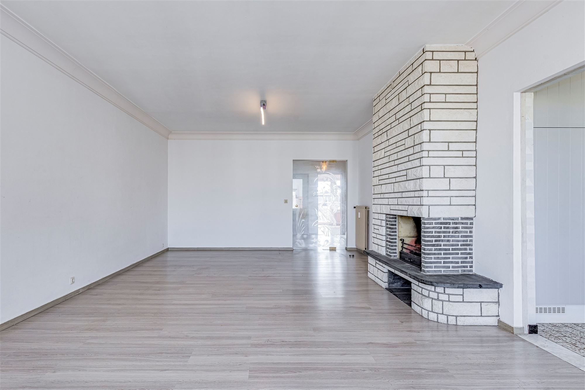 Ruim op te frissen 2 slk appartement met terras foto 5