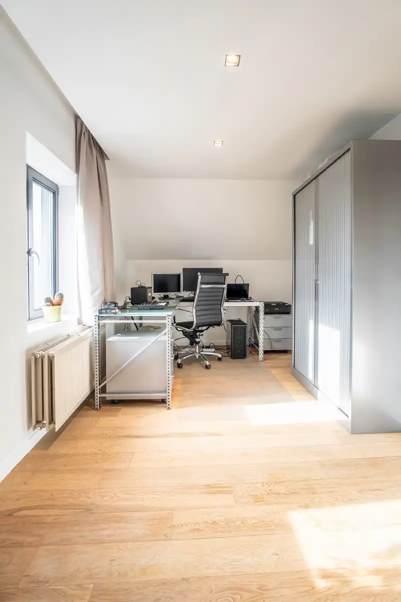 Vrijstaande woning met veel ruimte, in het groen aan de rand van Halle foto 28