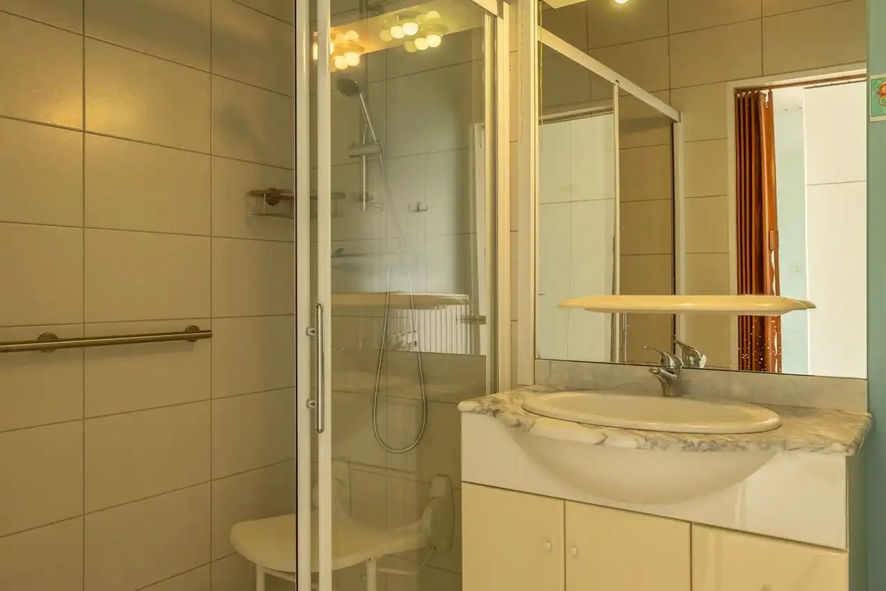 Woning met 3 slaapkamers, veranda en ruime tuin foto 8
