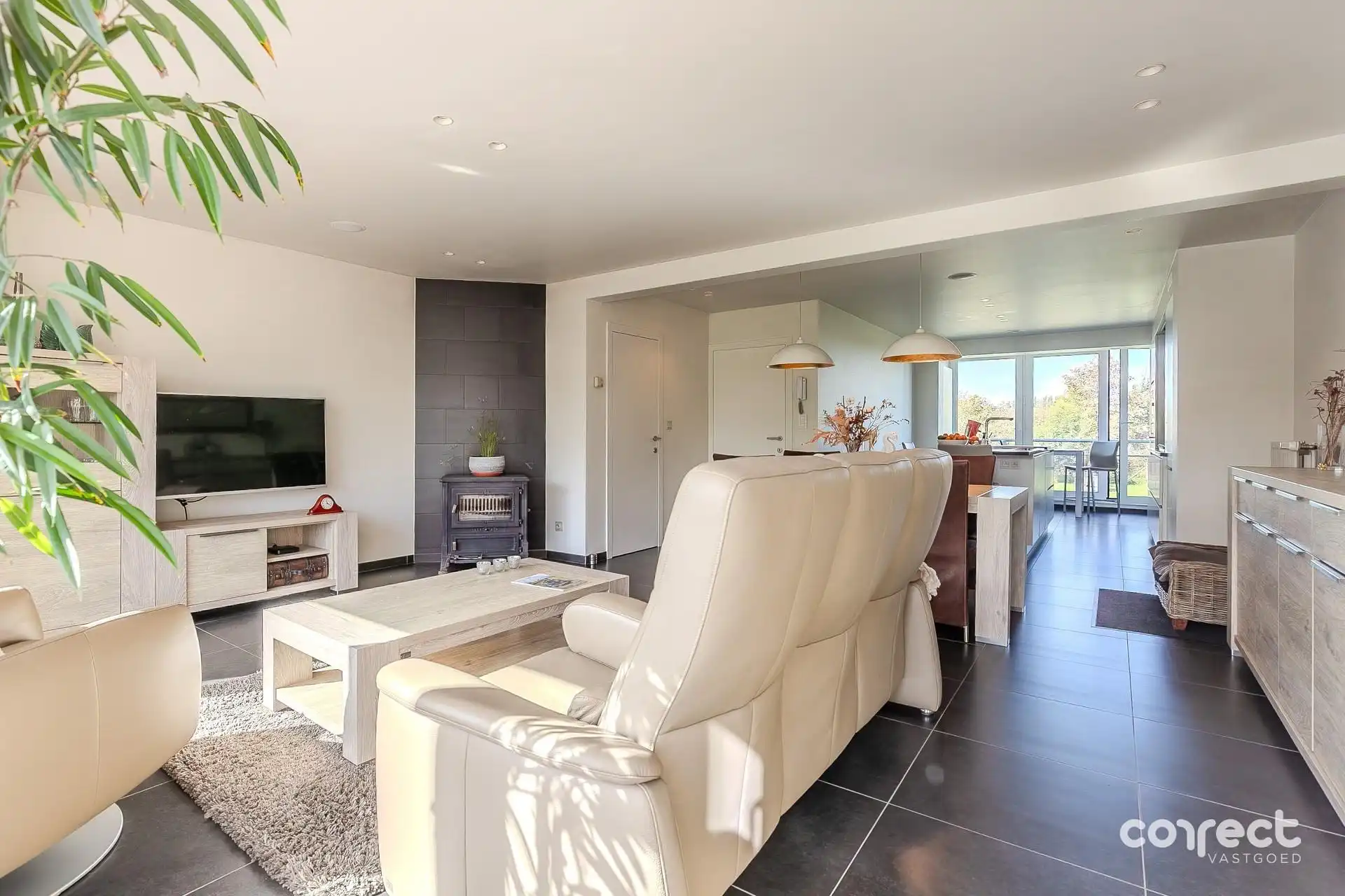 Energiezuinige woning te koop in Nieuwpoort, met uniek zicht op de IJzer. foto {{pictureIndex}}