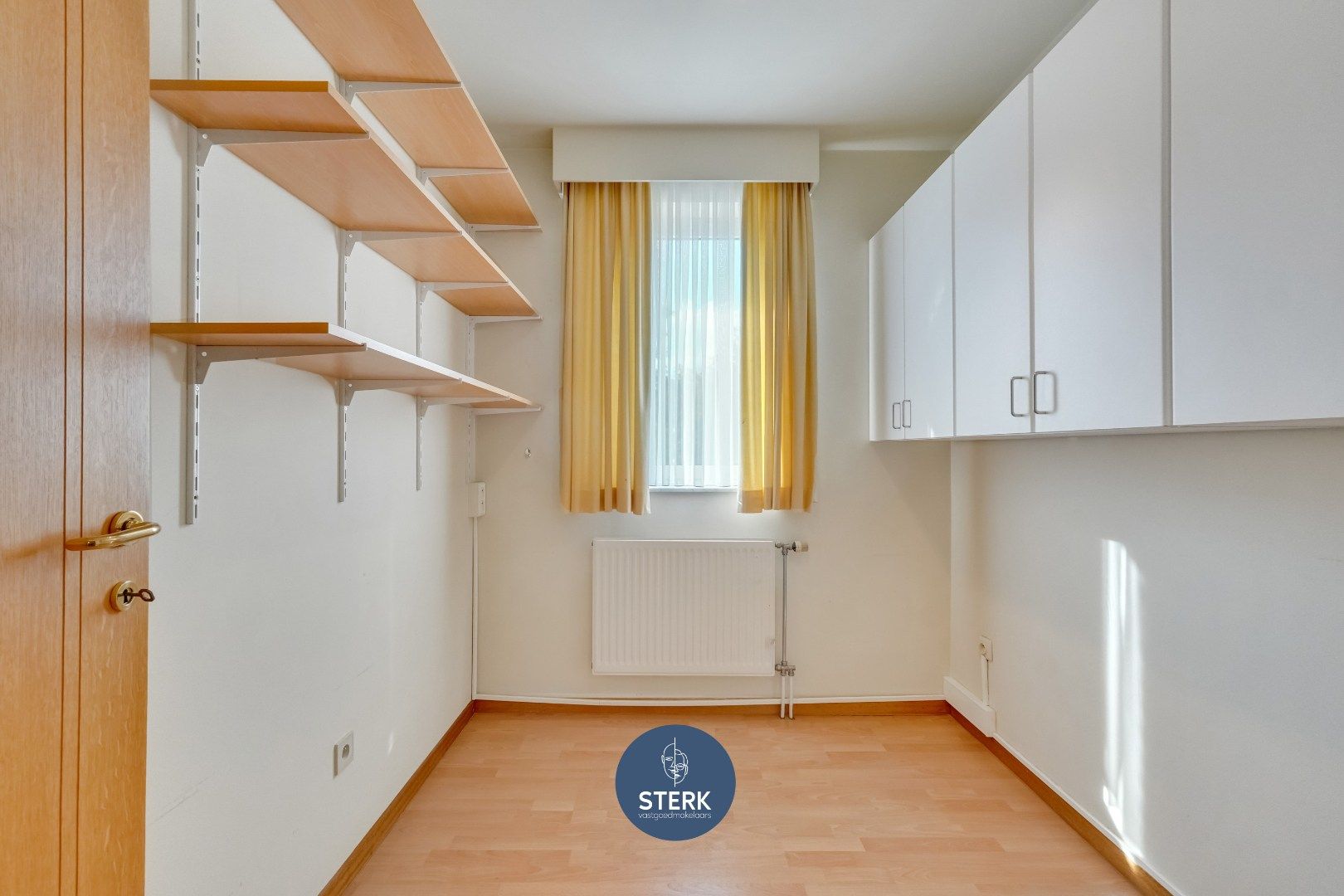 APPARTEMENT MET EEN RUIM TERRAS IN HET CENTRUM VAN LANAKEN !  foto 14