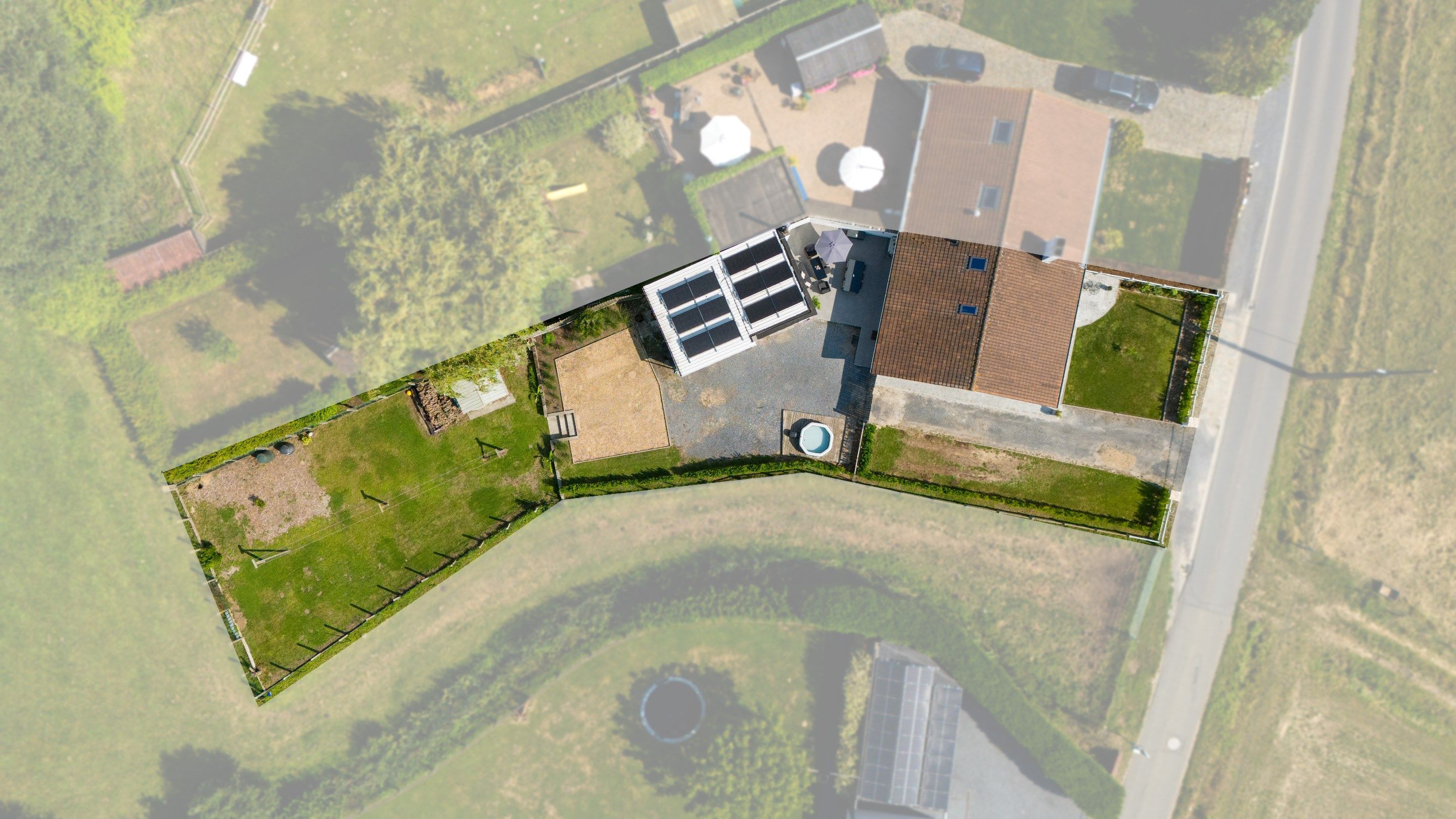 GERENOVEERDE HALFOPEN WONING OP LANDELIJKE TOPLOCATIE  foto 18