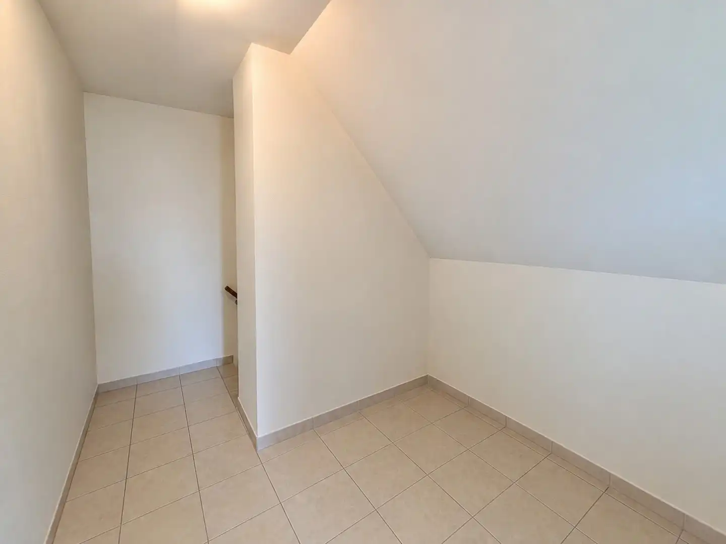 Ruim duplex appartement met garage nabij centrum Meulebeke! foto 13