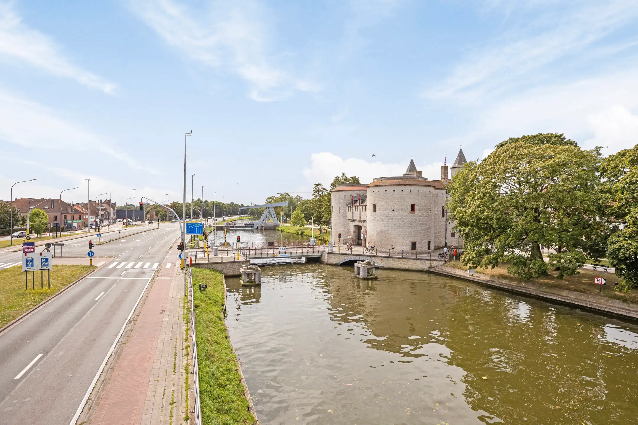 Strategisch gelegen handelshuis nabij de Brugse binnenstad foto 32