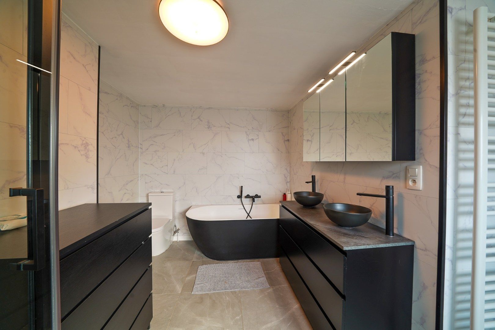 Ruime gerenoveerde "halfopen" -woning met 4 slaapkamers te Oudenburg foto 15