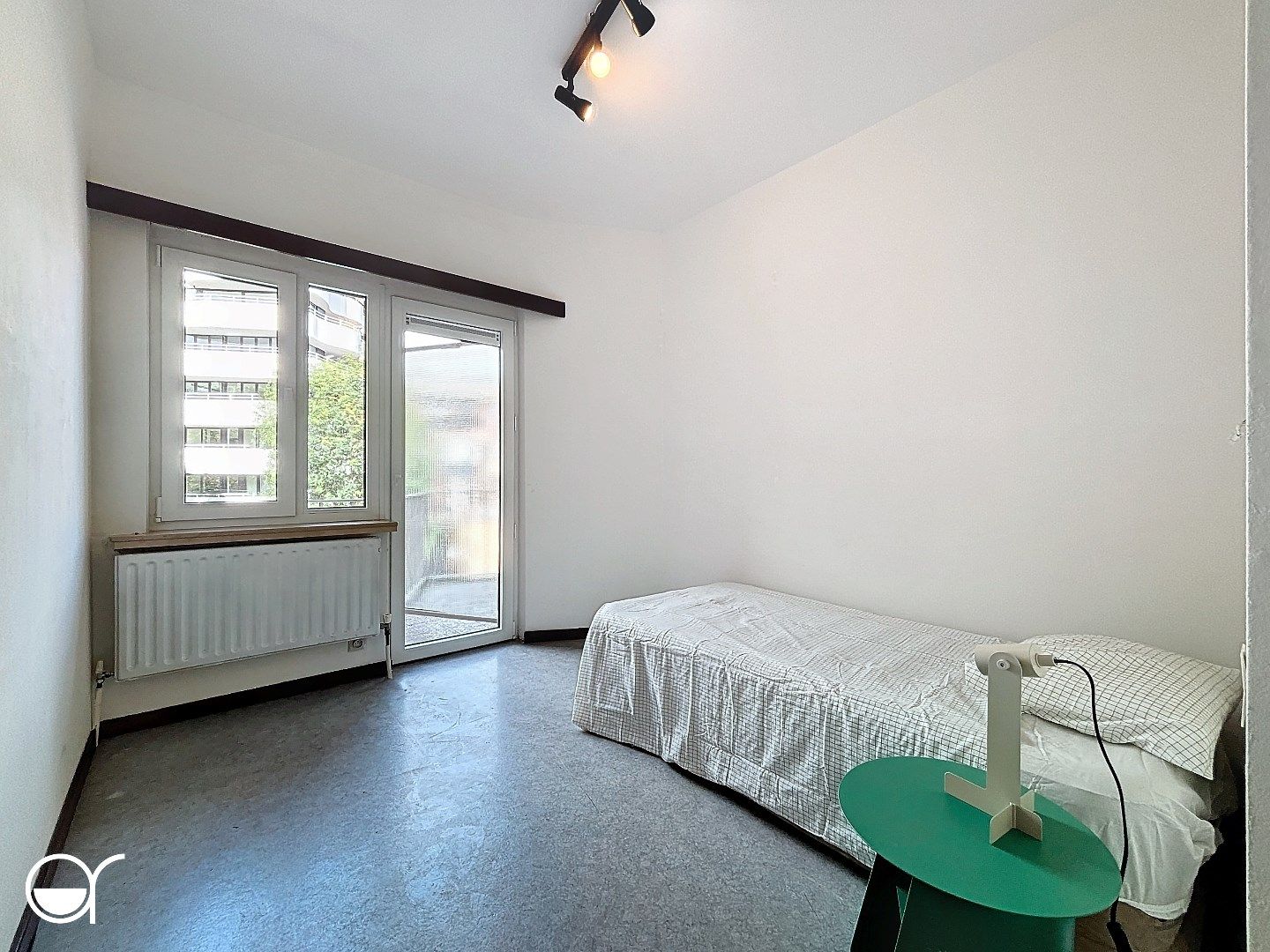 Goed gelegen, gedeeltelijk te renoveren appartement met 2 slaapkamers foto 10