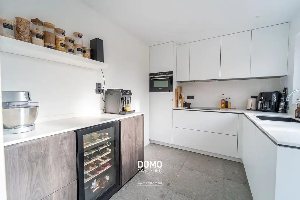 VOLLEDIG GERENOVEERDE OPEN BEBOUWING MET 4 SLAAPKAMERS EN GARAGE foto 5