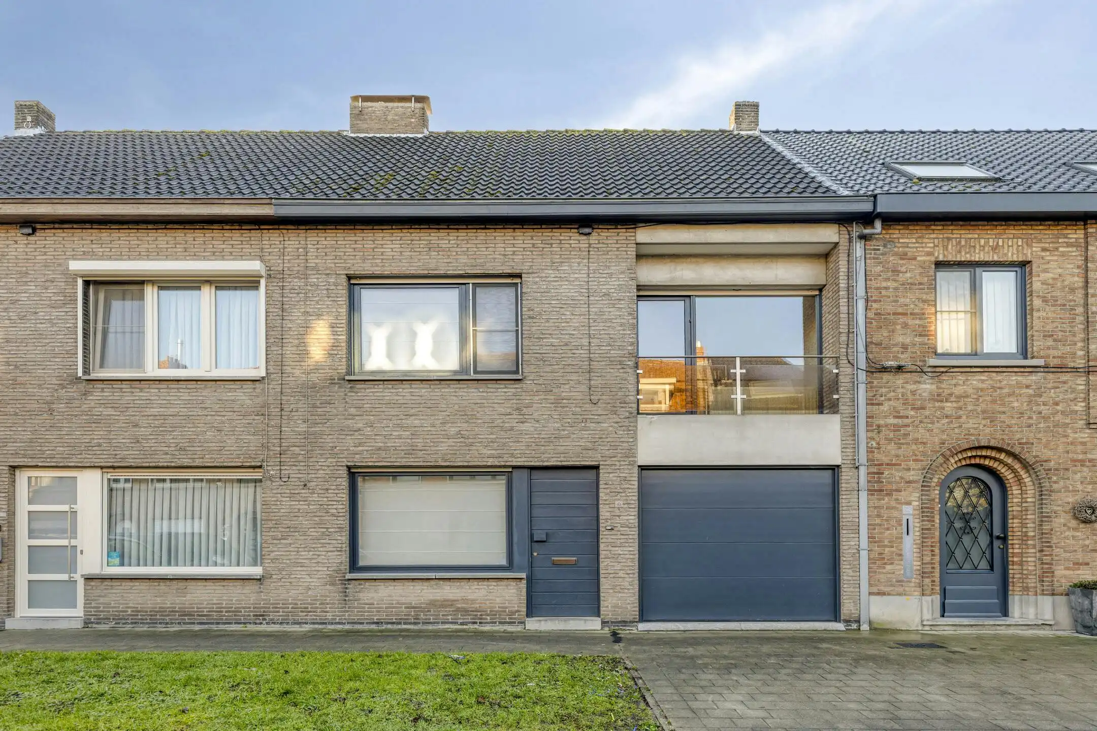 Ruime gezinswoning met 5 slaapkamers te koop in Brugge foto {{pictureIndex}}