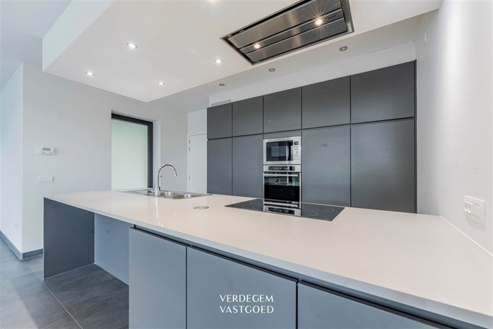 Moderne luxe en comfort in recente woning met 4 slaapkamers foto 7