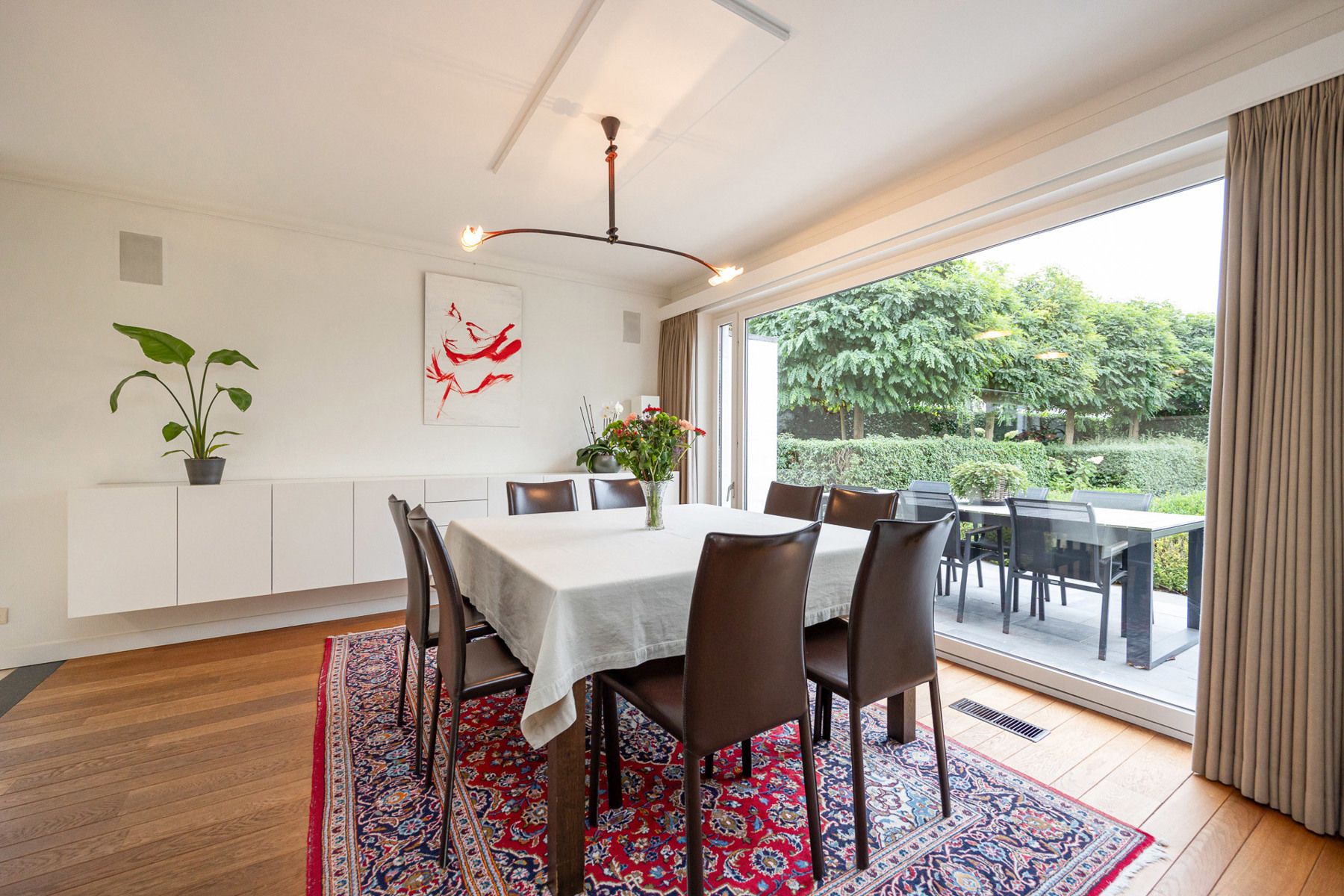 Een laagbouwwoning met 3 slaapkamers op een perceel van 880m². foto 5