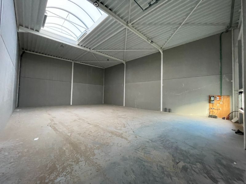 Modern magazijn van 216 m² met parkeerplaatsen op toplocatie in Evergem foto 10