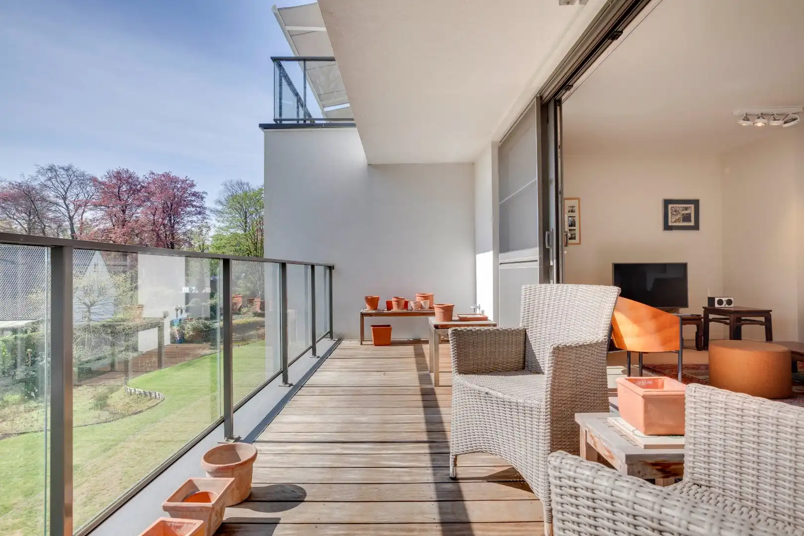 Instapklaar modern appartement  met terras en ondergrondse staanplaats foto 9