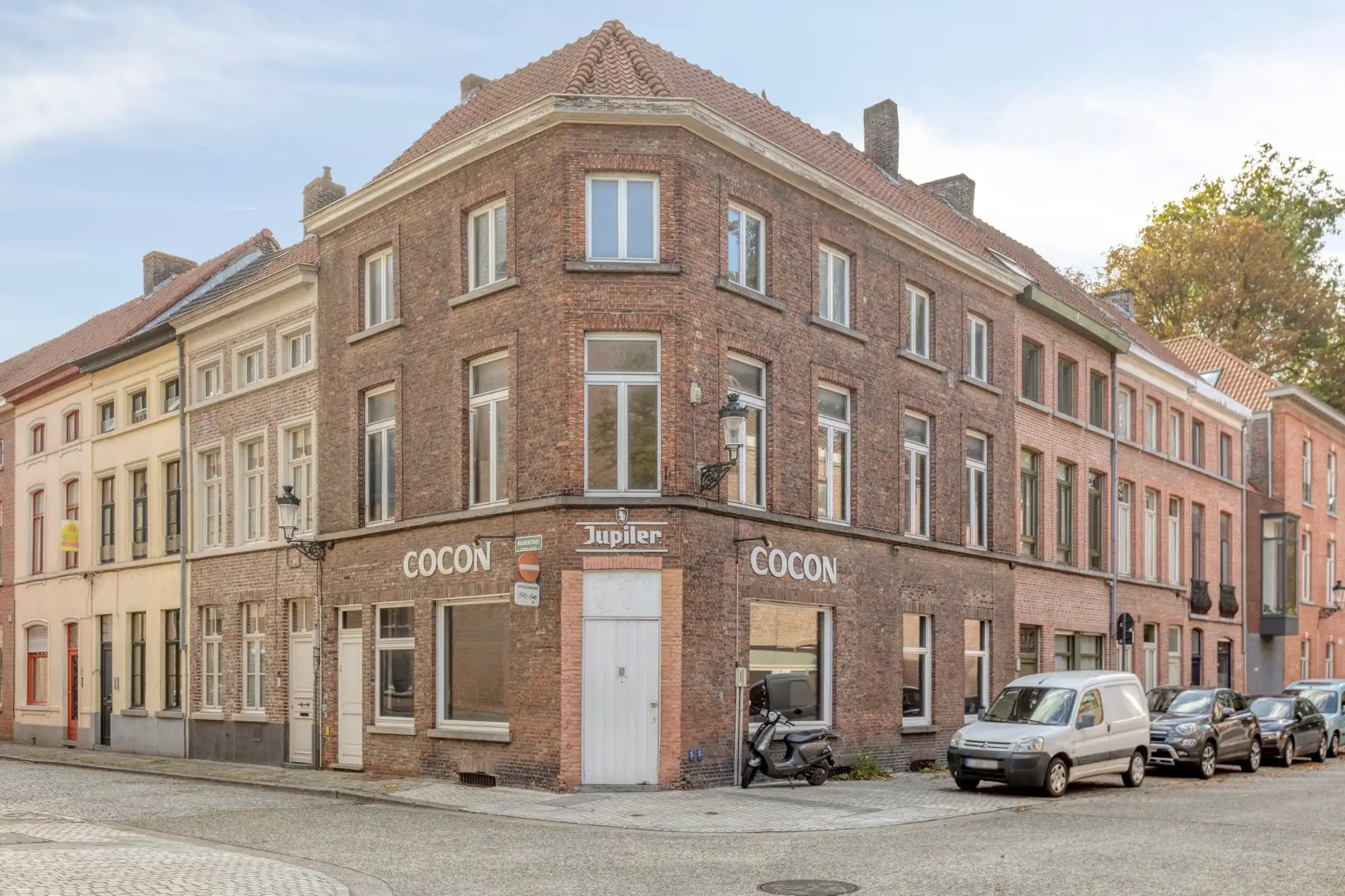 Te renoveren handelshuis nabij Beursplein te Brugge foto 2