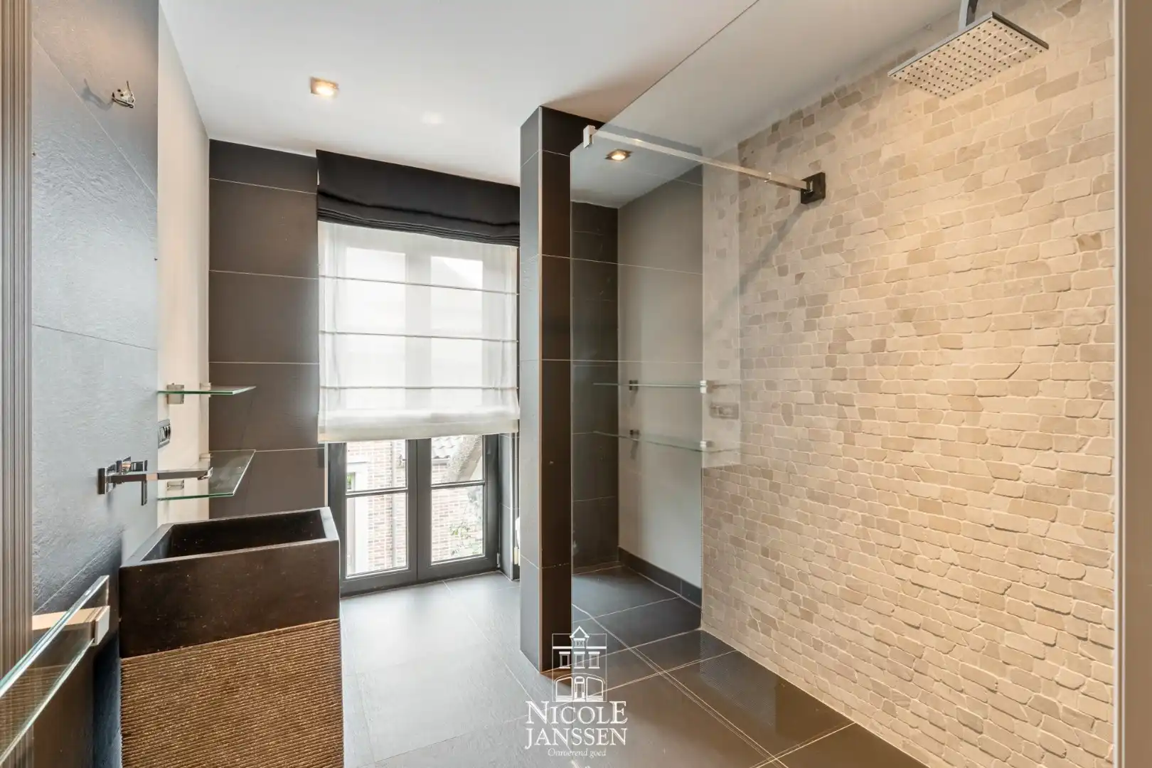 Luxueus afgewerkt landhuis met vier slaapkamers en gezellige tuin  foto 24