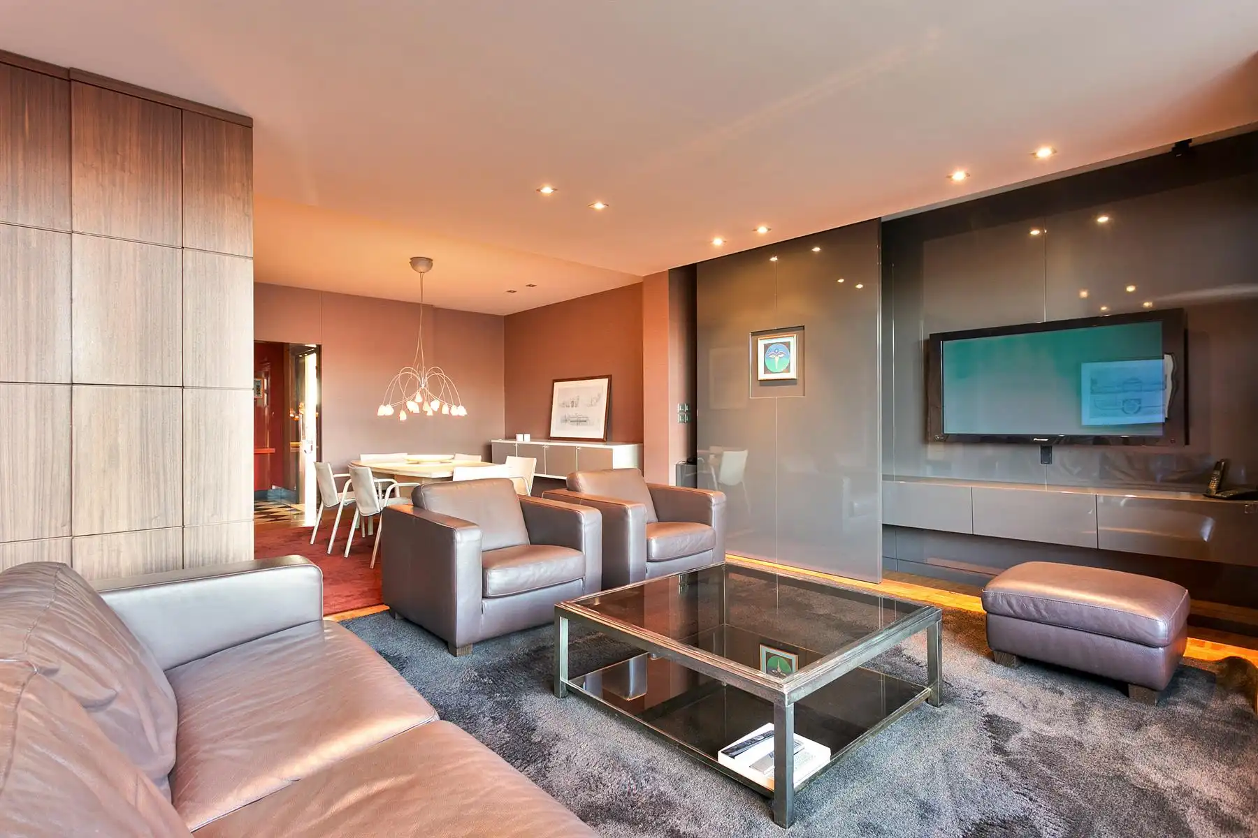 Gemeubileerd app. met uitzicht op het Stadspark  foto {{pictureIndex}}