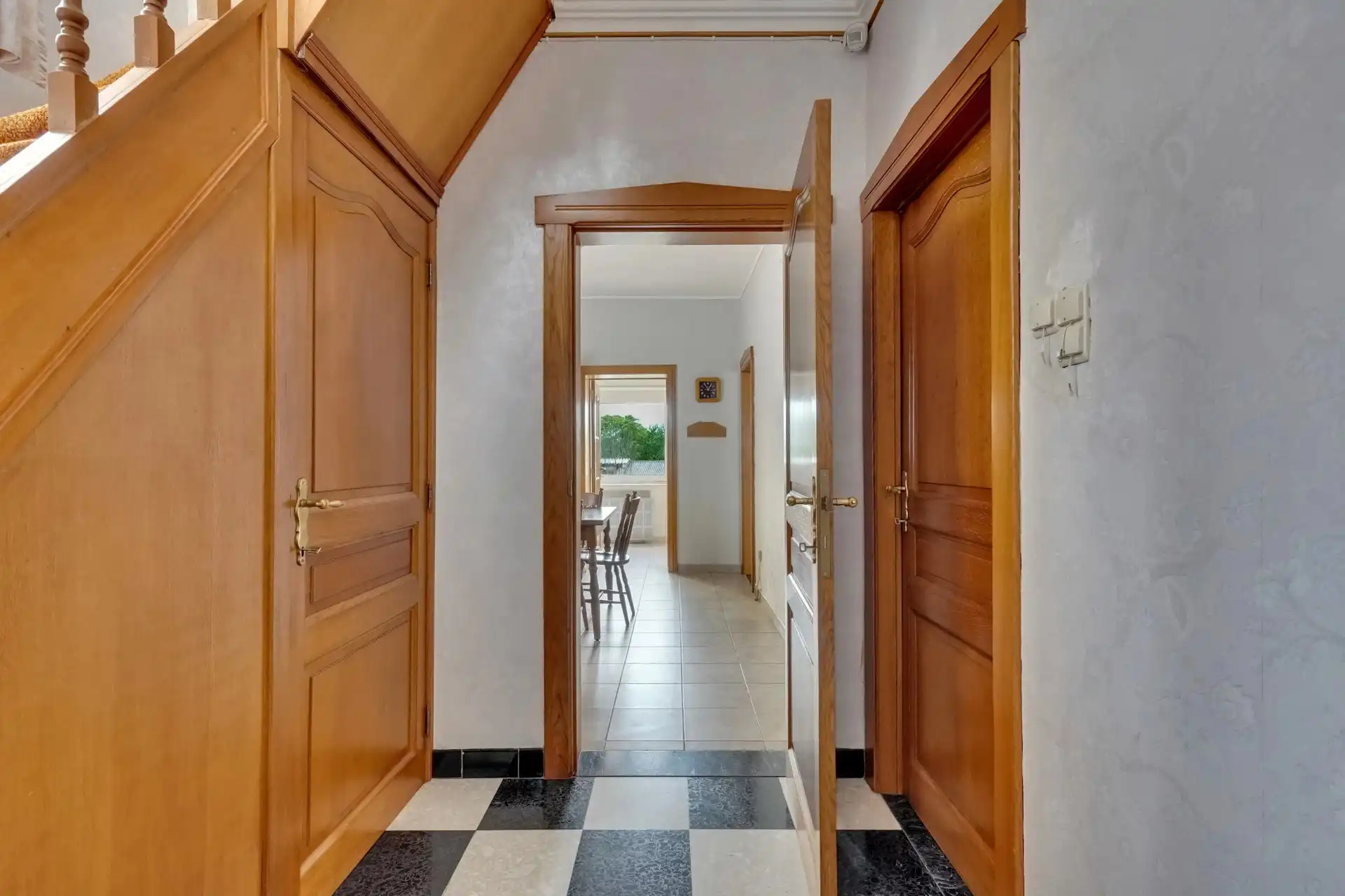 Charmante woning met 2 slaapkamers, garage én magazijn foto 2