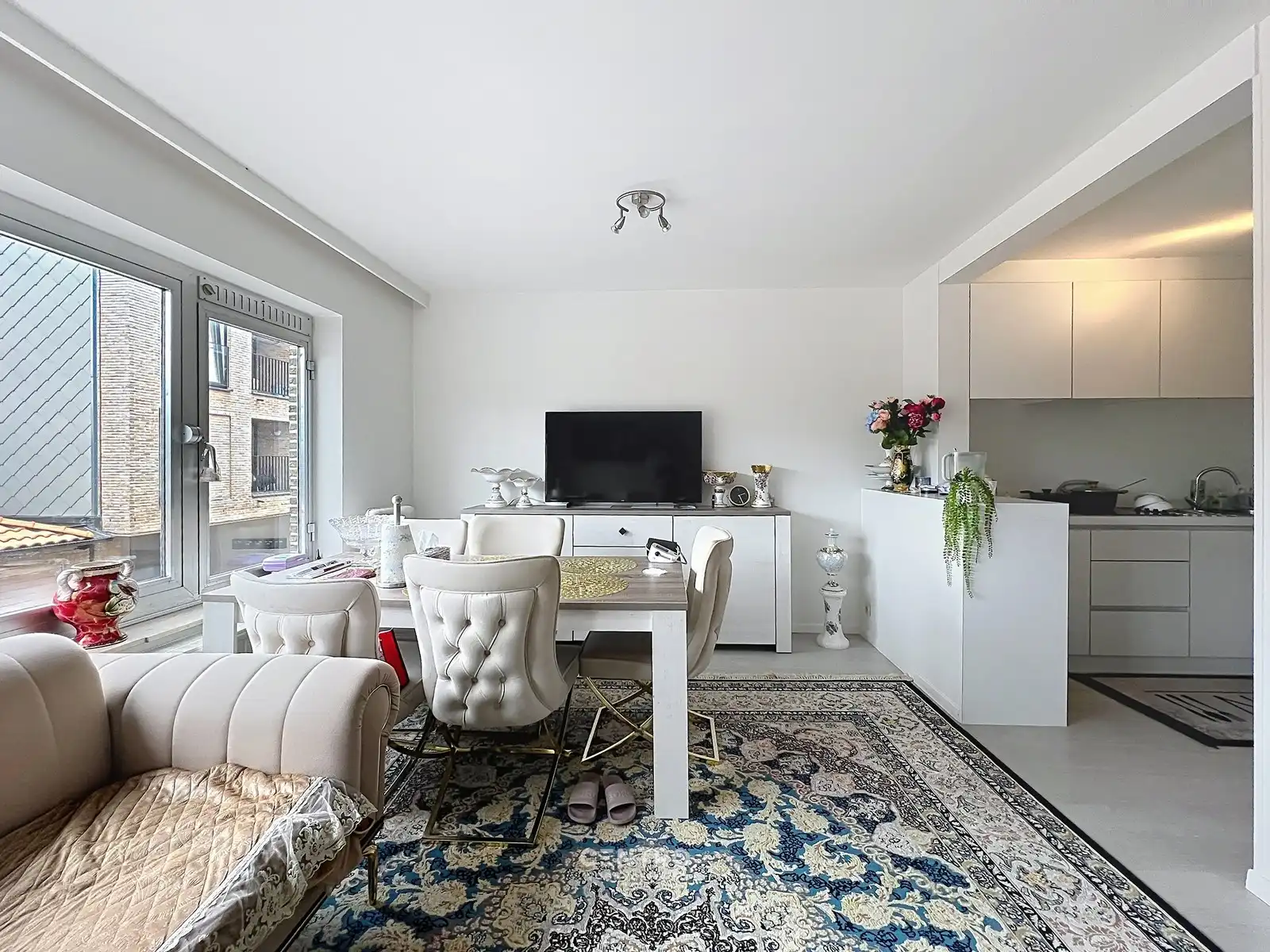 INSTAPKLAAR appartement (77m ²) met 2 SLK, GARAGE (moto's, fietsen,...) en ideale ligging in Roeselare - Perfect voor comfortabel wonen of als OPBRENGSTEIGENDOM ! foto 9