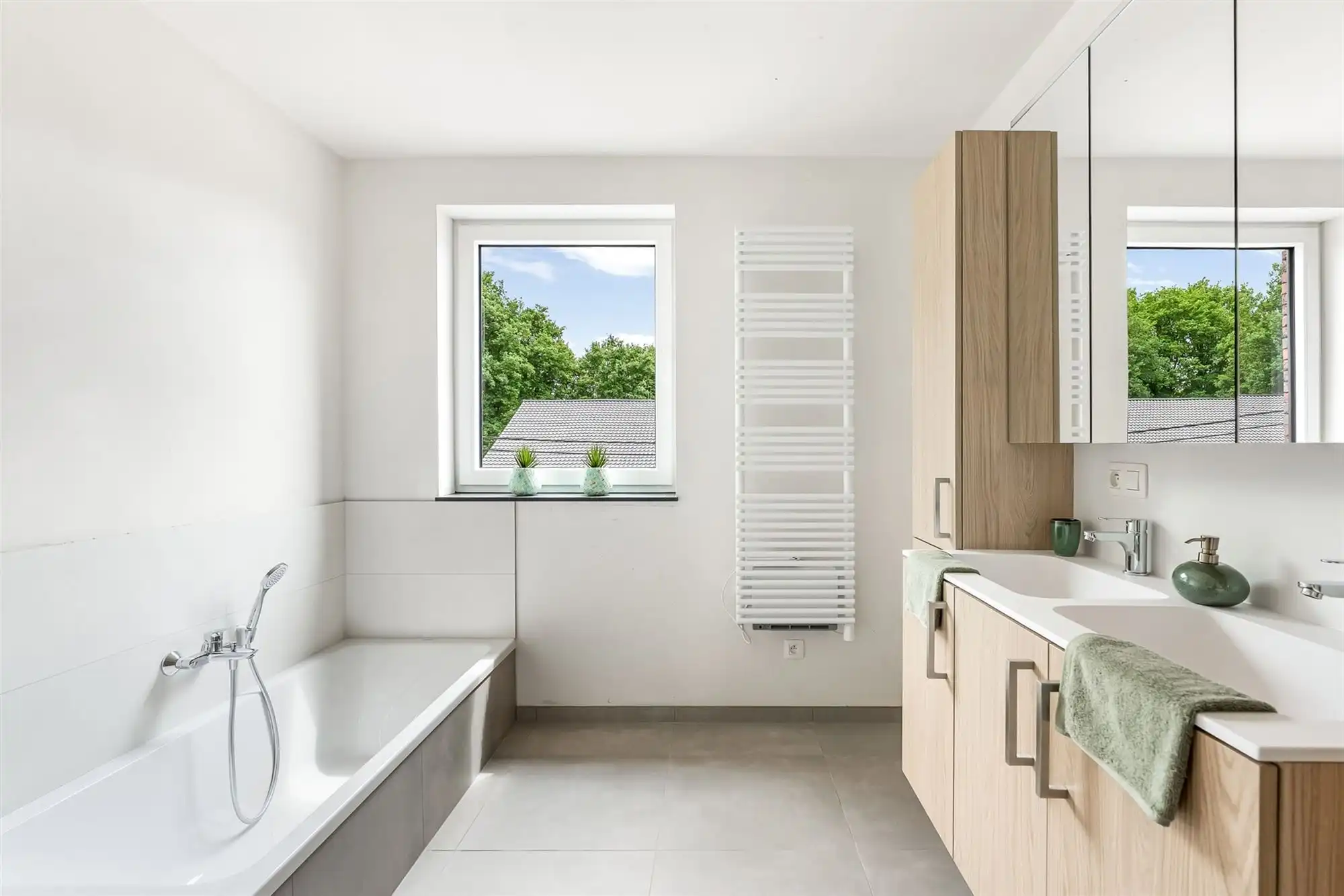 VOLLEDIG AFGEWERKTE NIEUWBOUWWONING IN DOODLOPENDE STRAAT foto 13