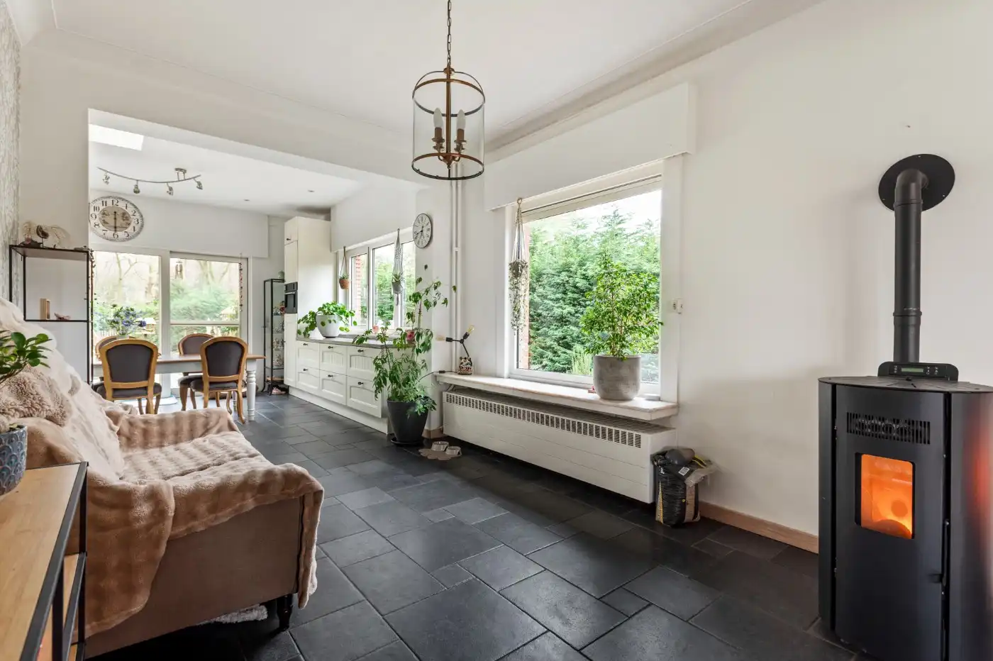 Ruime, instapklare, vrijstaande woning met 5 slpk., grote tuin en praktijkruimte foto 9