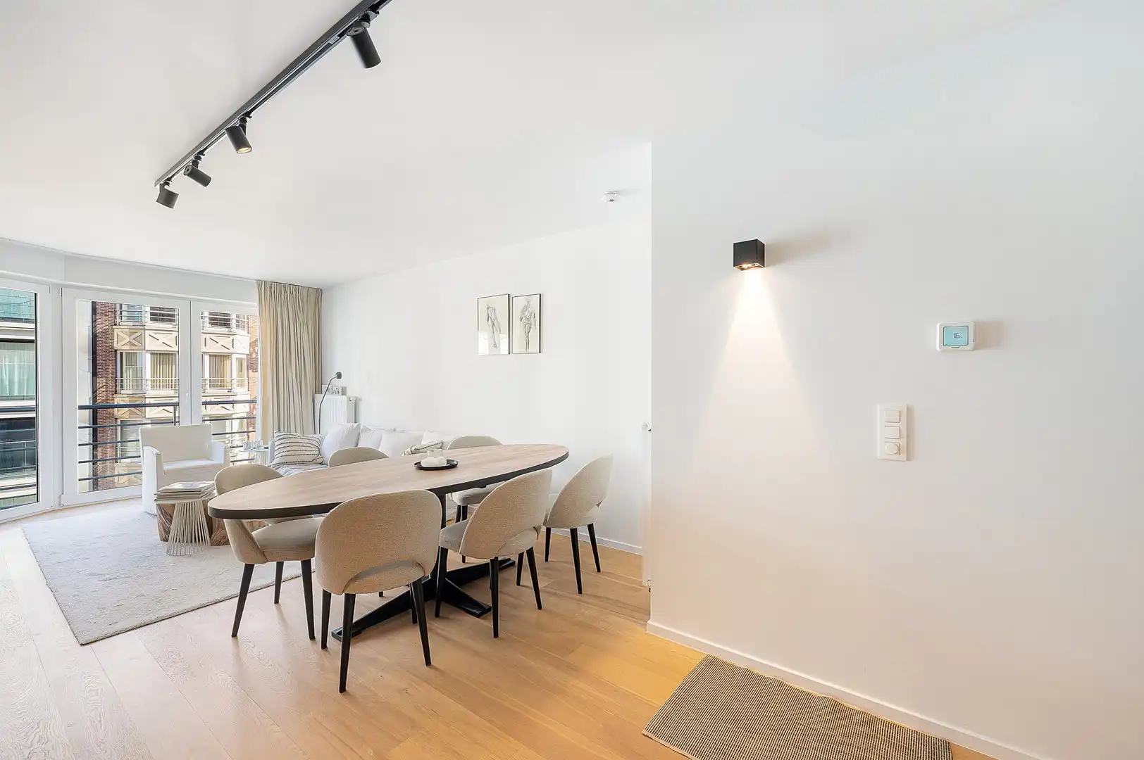 Instapklaar appartement met twee slaapkamers vlak bij zee en het Rubensplein. foto 6