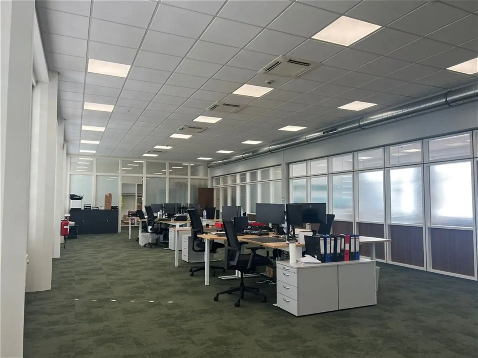 Instapklaar kantoor te huur ten noorden van Antwerpen foto 4