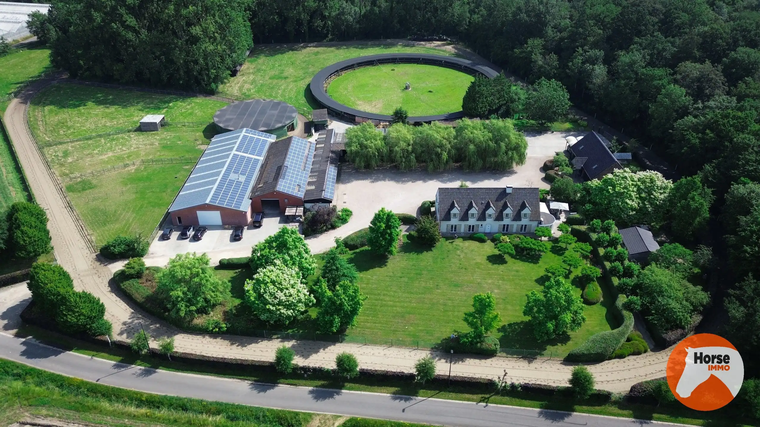 MERELBEKE -  Professioneel paardencomplex op 3,35HA foto {{pictureIndex}}
