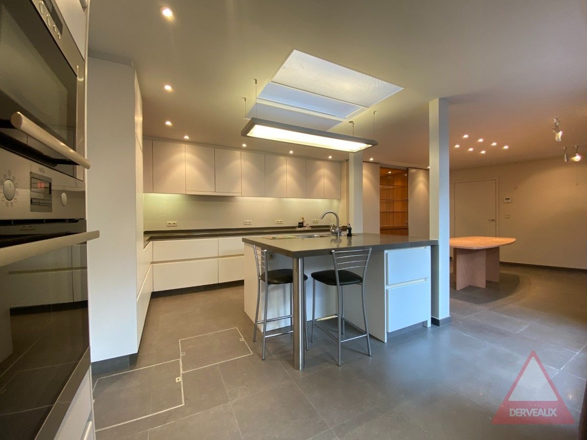 Roeselare - Ruime woning met handelsruimte, garage en 5 slaapkamers foto 8