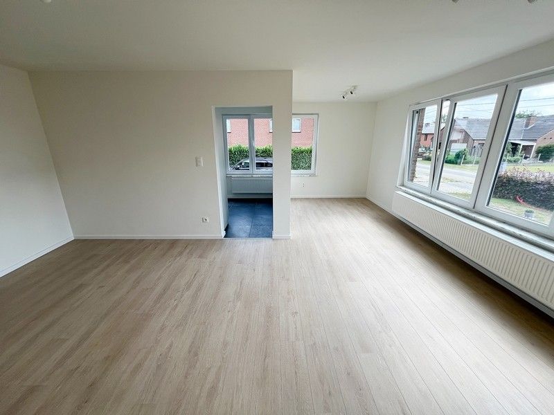 Volledig gerenoveerd appartement met 1 slaapkamer, kelderberging en garagebox foto 3