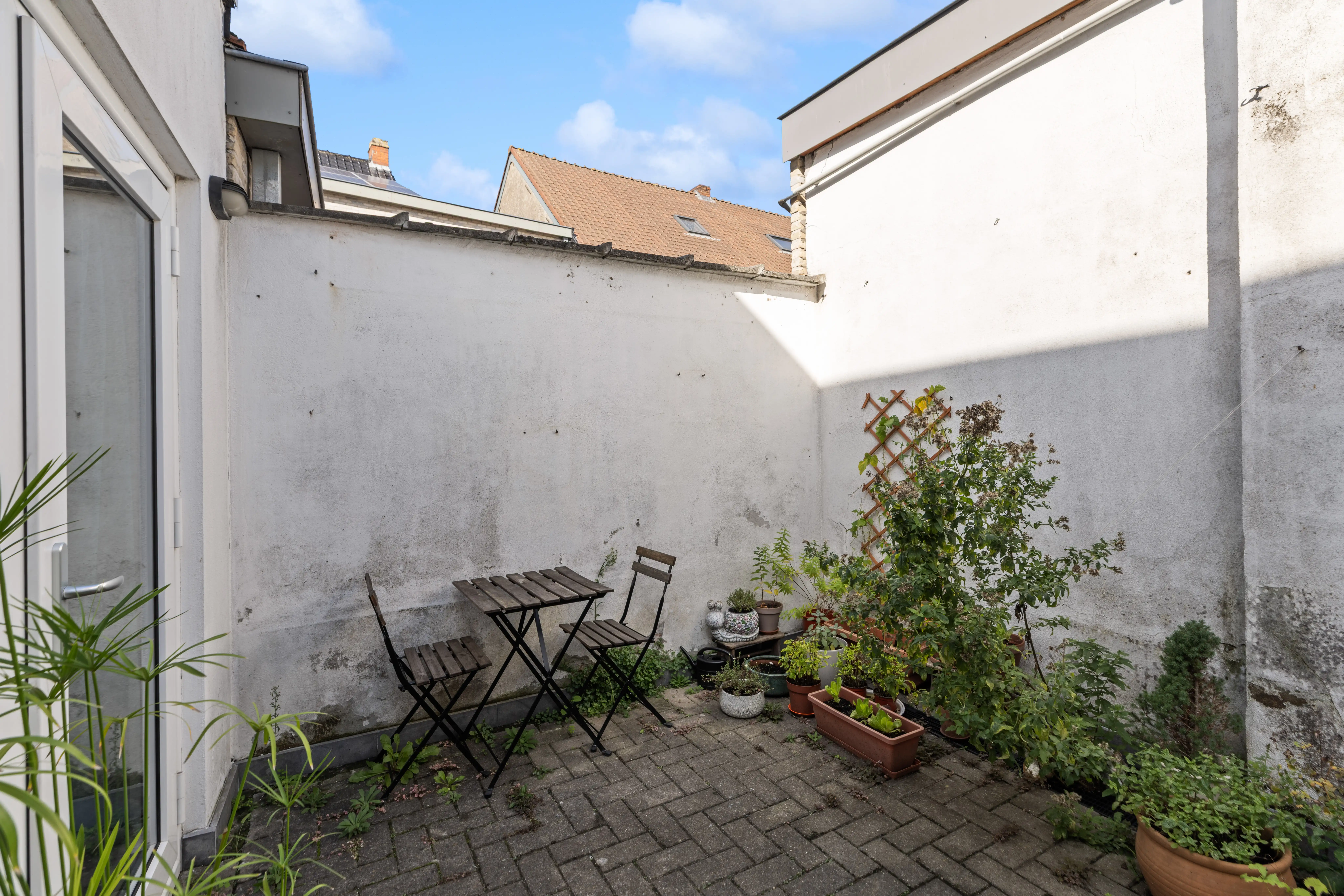 Instapklare woning met gezellig koertje in Belzele (Evergem) foto 10