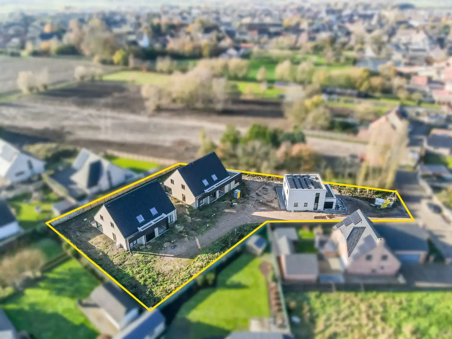 Halfopen casco woning op 265 m² op rustige ligging foto 5