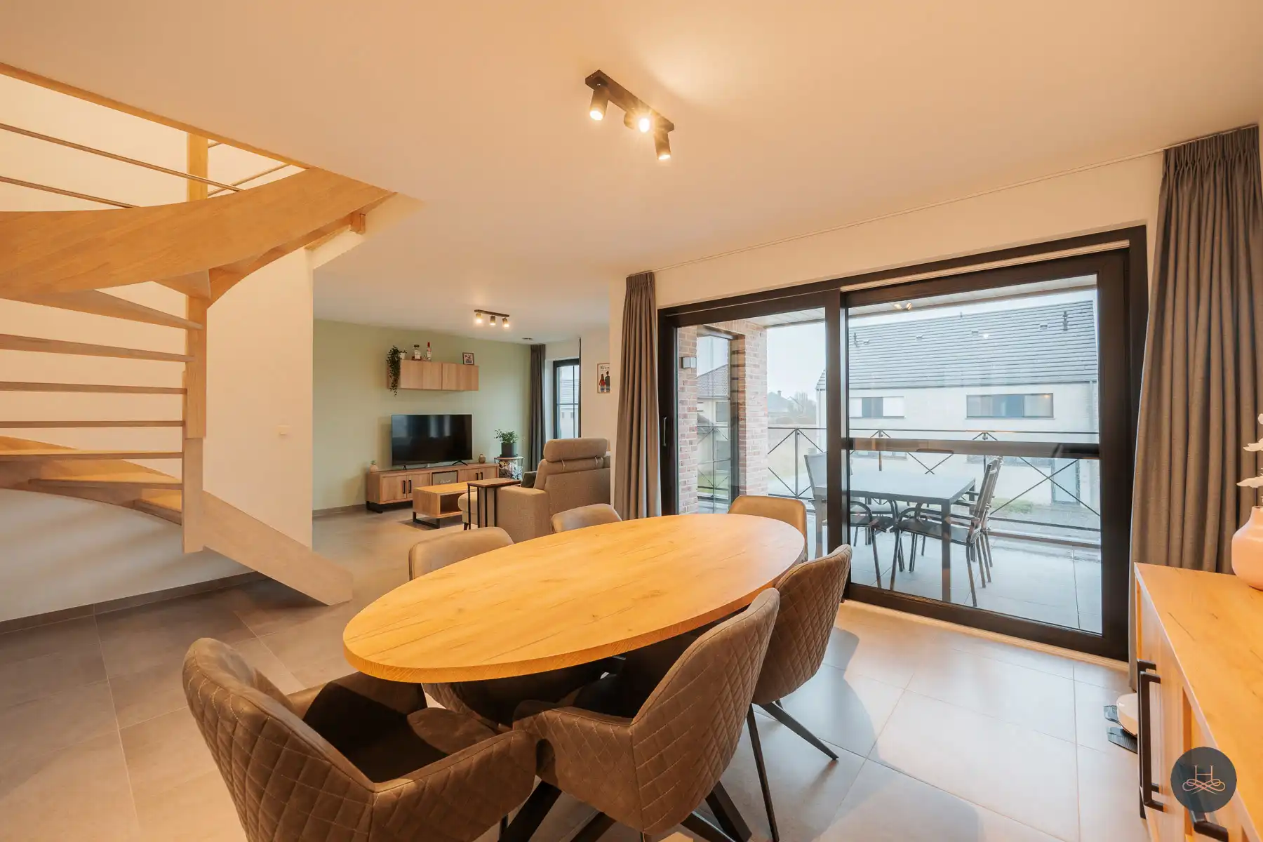 Energiezuinig, modern duplex appartement uit 2022 met terras foto 9