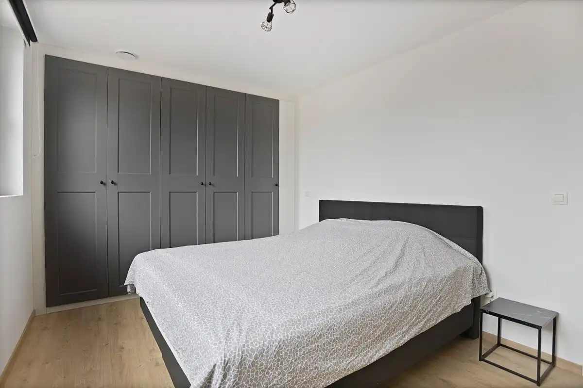 Gelijkvloers BEN-appartement met grote privétuin en parkeerplaats foto 12