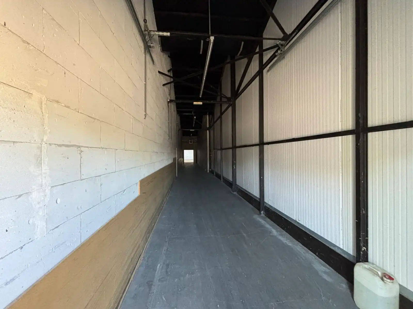 Winkelpand met showroom & magazijn te huur – Lier (1.000 m²) foto 11