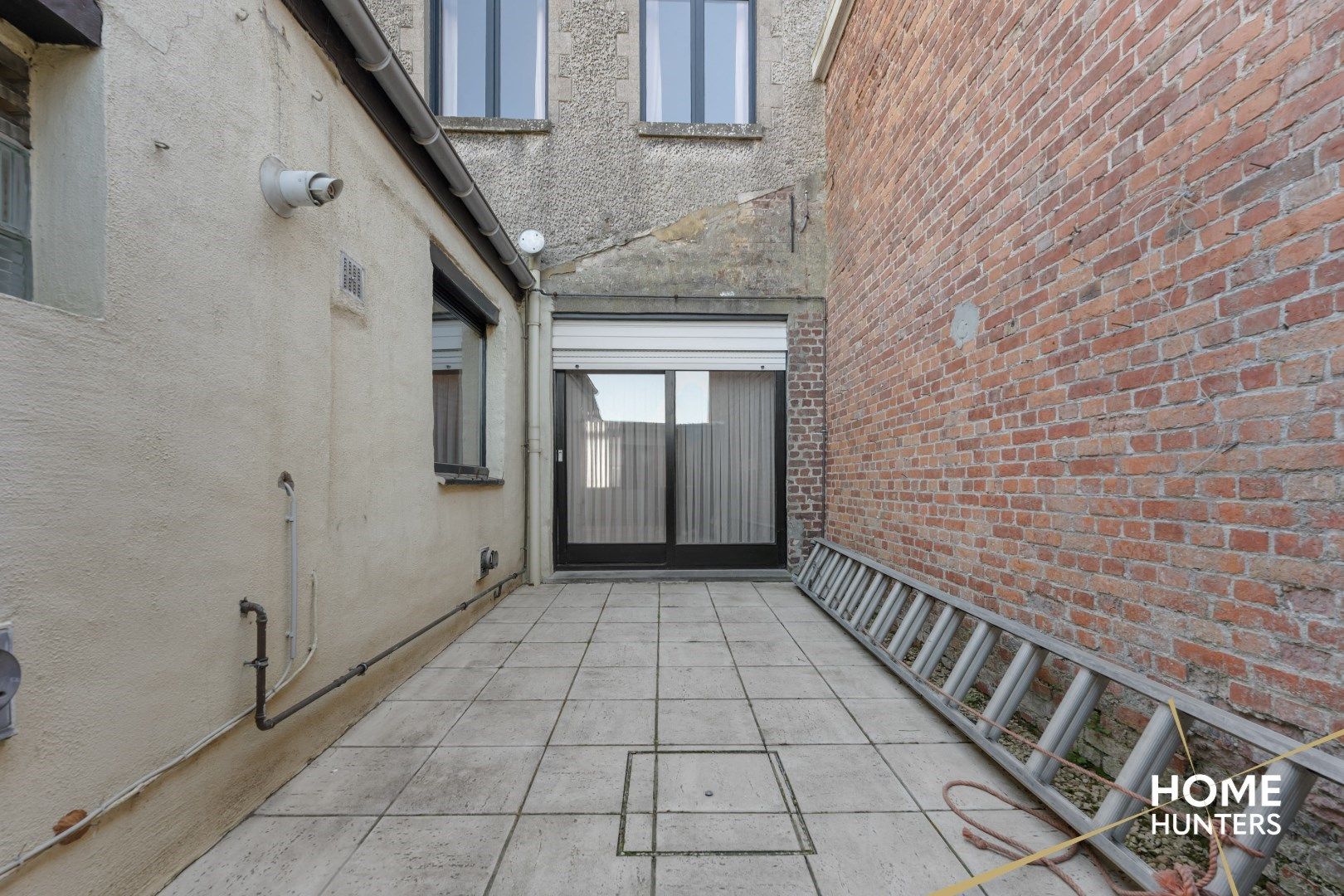 Authentiek herenhuis in Mesen – een renovatieparel met potentieel foto 11