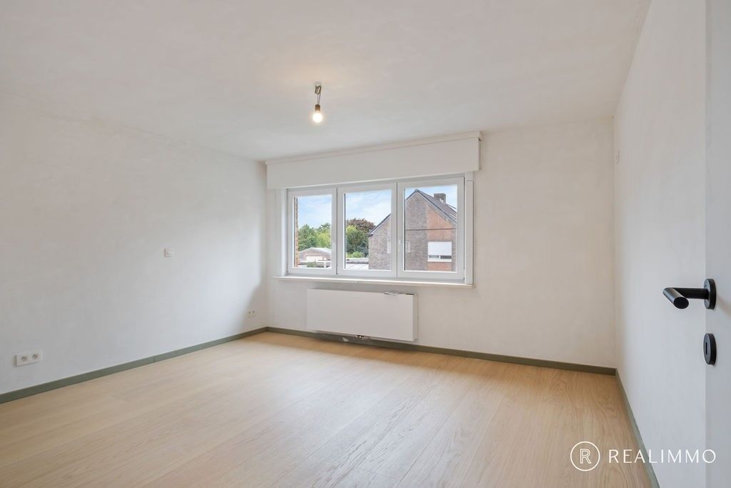 Instapklare topper met garage in Zwevegem! foto 12