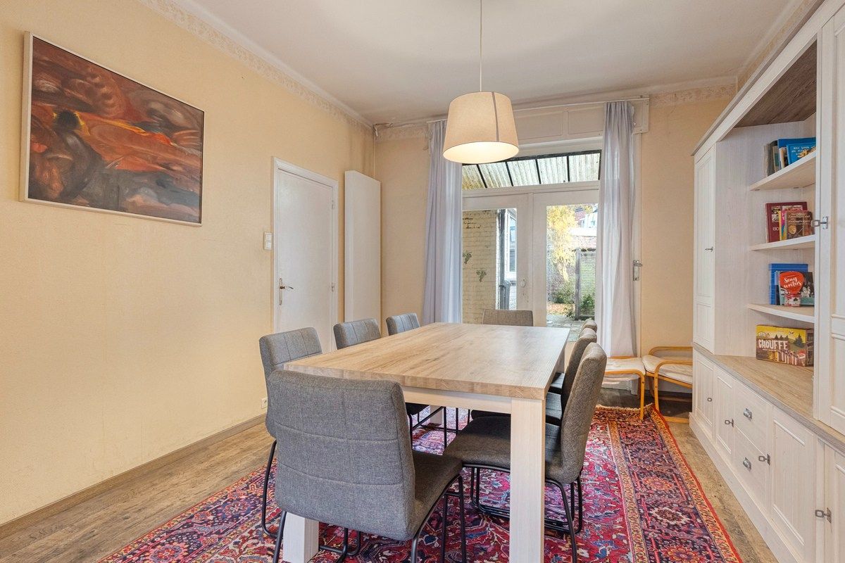 Charmante op te frissen woning met 4 slaapkamers en stadstuintje! foto 5