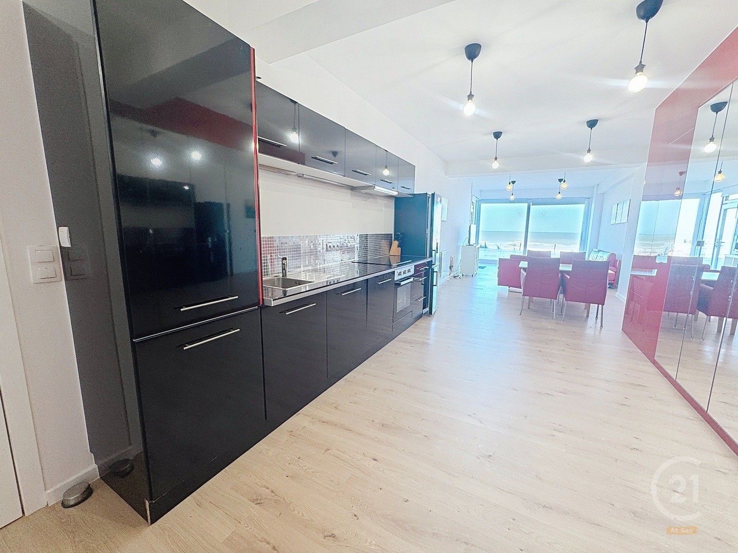 Gelijkvloers appartement met 2 slaapkamers én garage! foto {{pictureIndex}}