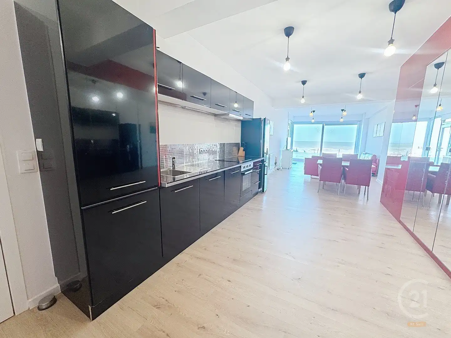 Gelijkvloers appartement met 2 slaapkamers én garage! foto {{pictureIndex}}