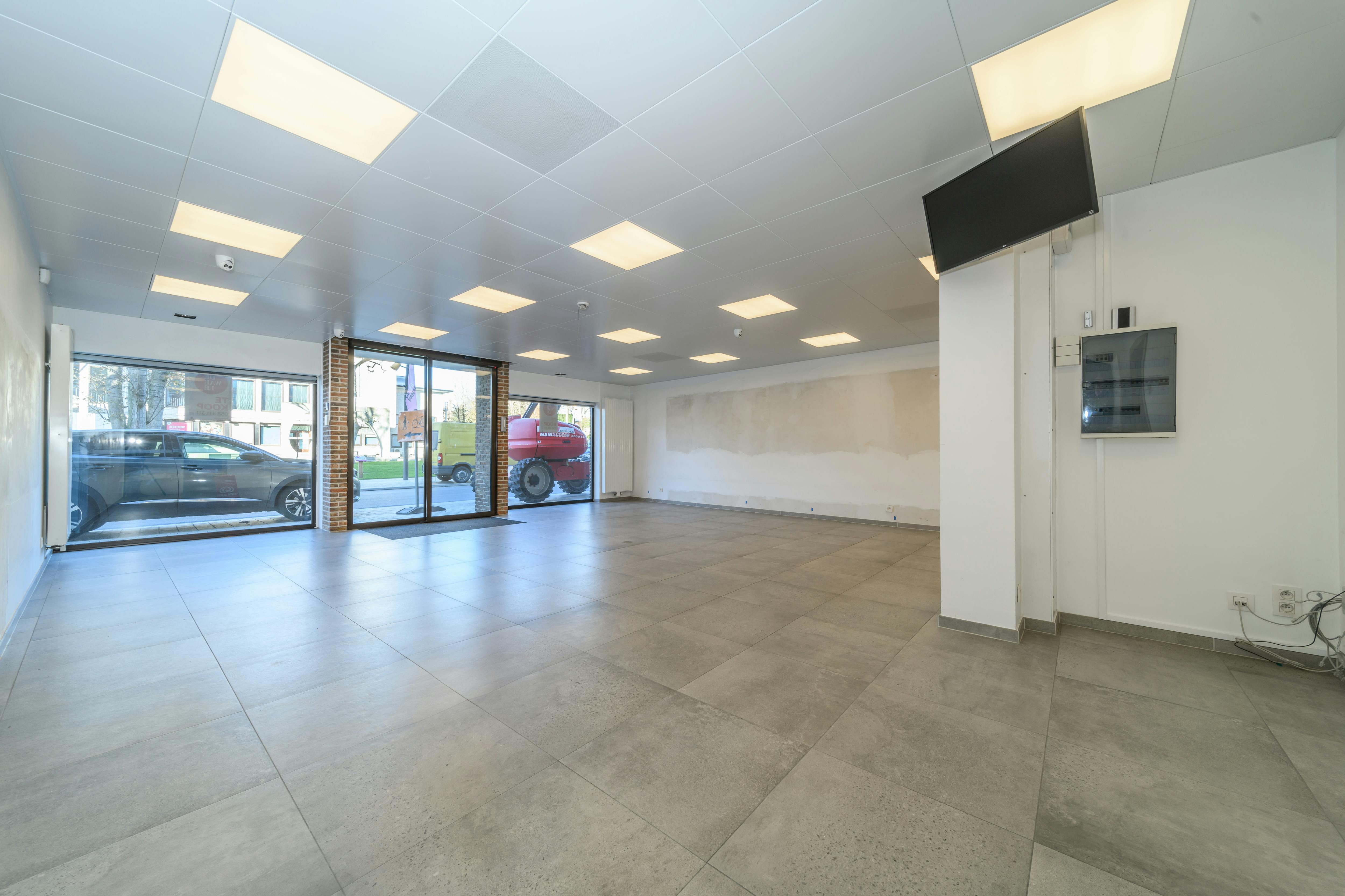 In te richten appartement te koop in de Zeelaan te De Panne. foto 2