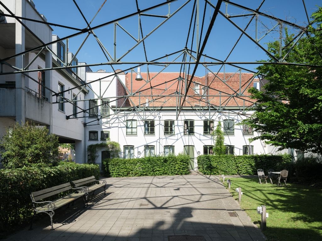 Bijzondere eigendom gelegen in een voormalige industriële katoenspinnerij. foto 3