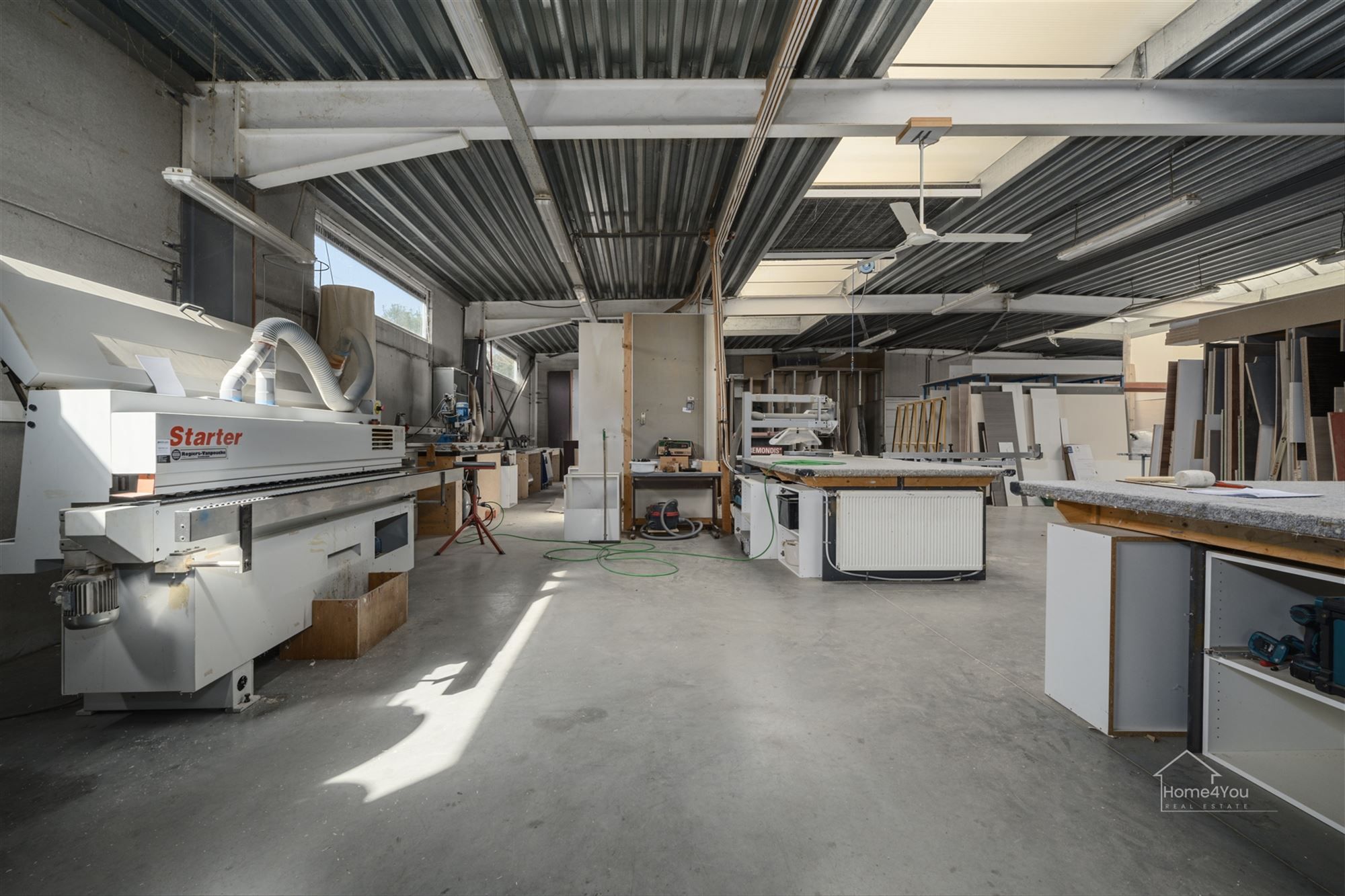  Multifunctioneel bedrijfsgebouw met toonzaal, magazijn, kantoren én woonst op toplocatie. foto 7