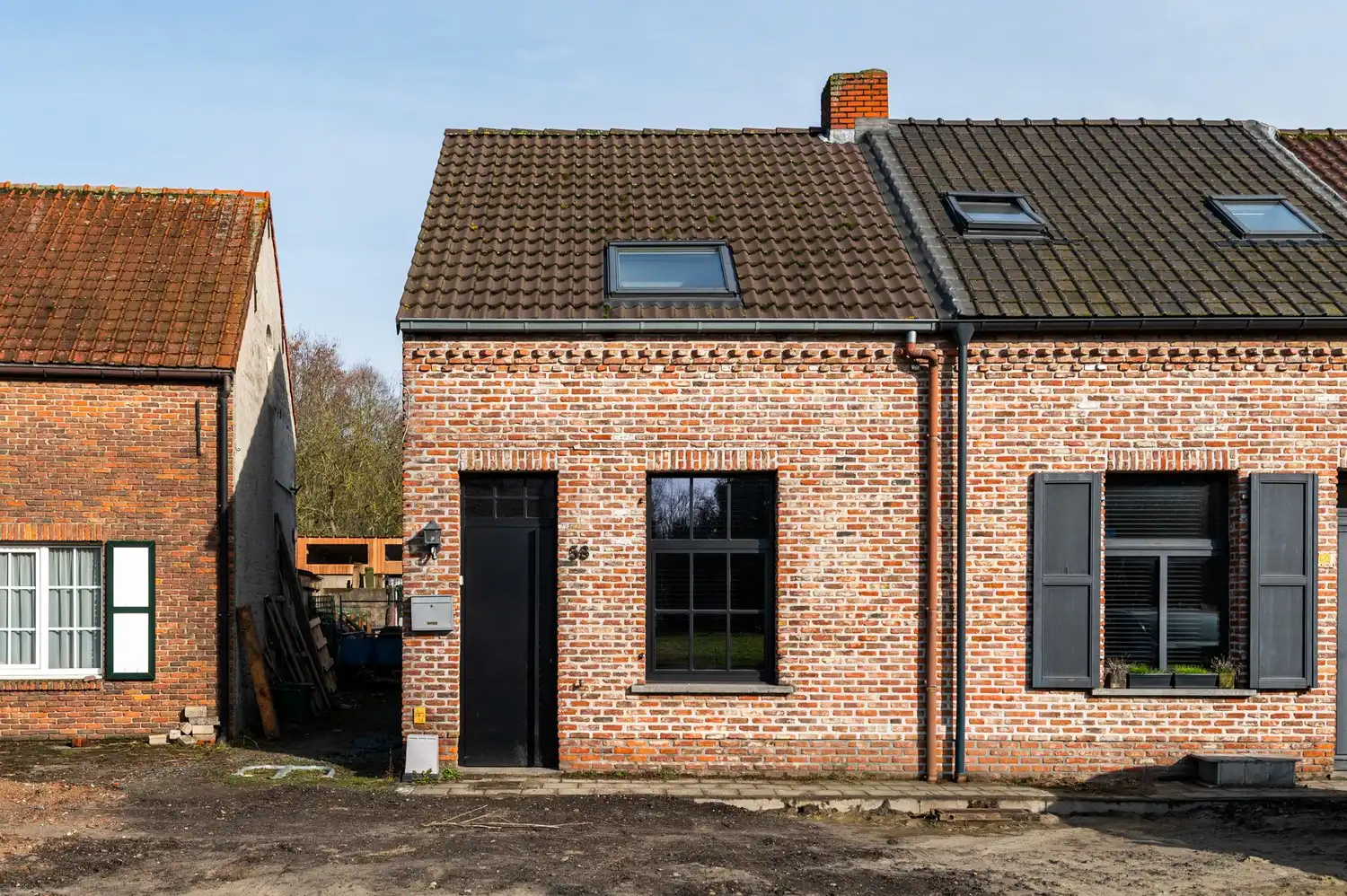 Gezellige gerenoveerde woning te Wommelgem! foto 2