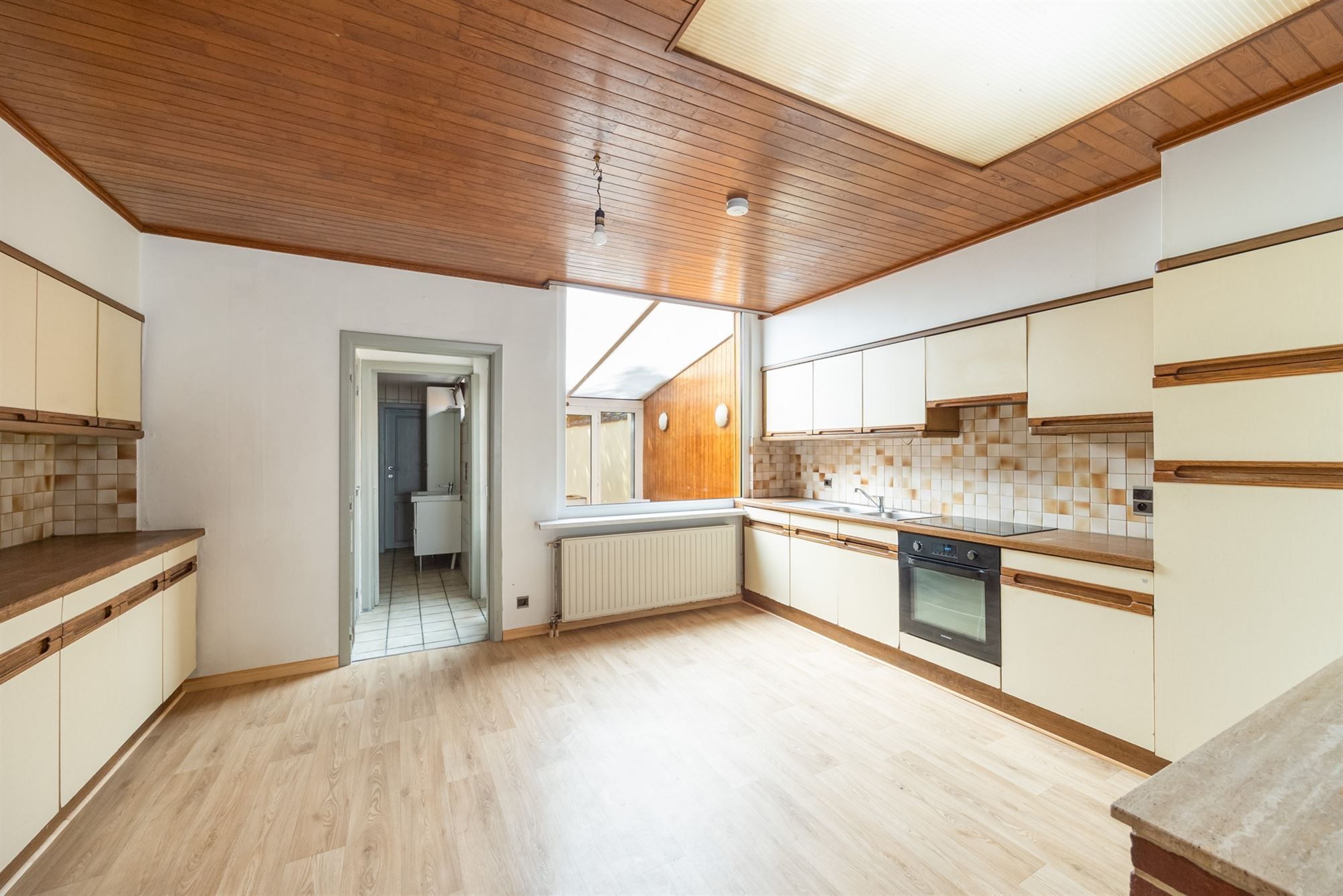 Ruime gezinswoning met vier slaapkamers en tuin foto 5
