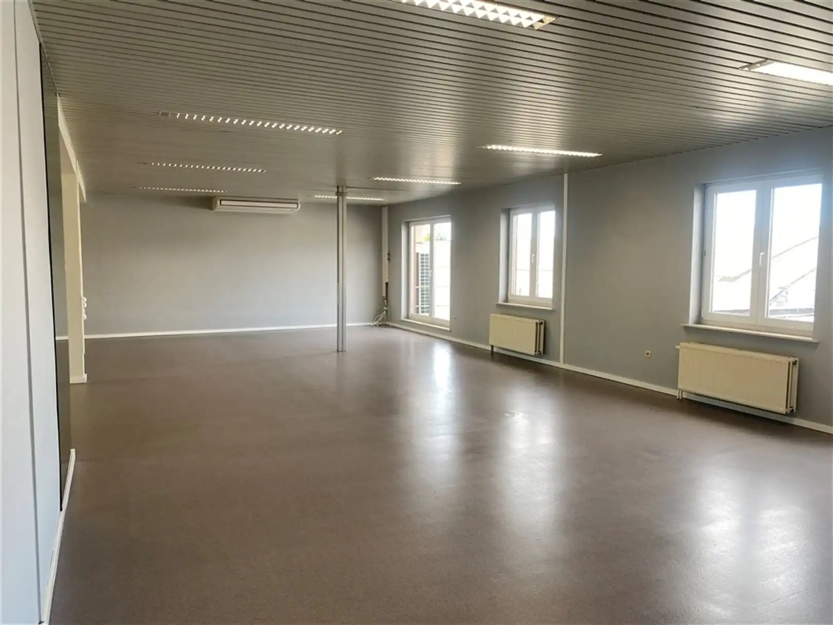 Comfortabele kantoren op zichtlocatie aan het klaverblad in Sint-Denijs-Westrem foto 17