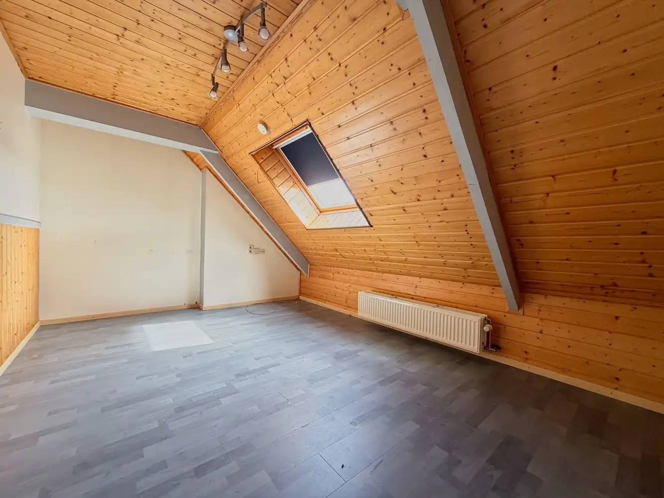 Heel ruime gezinswoning (6 slpks) met tuin + grote garage foto 15