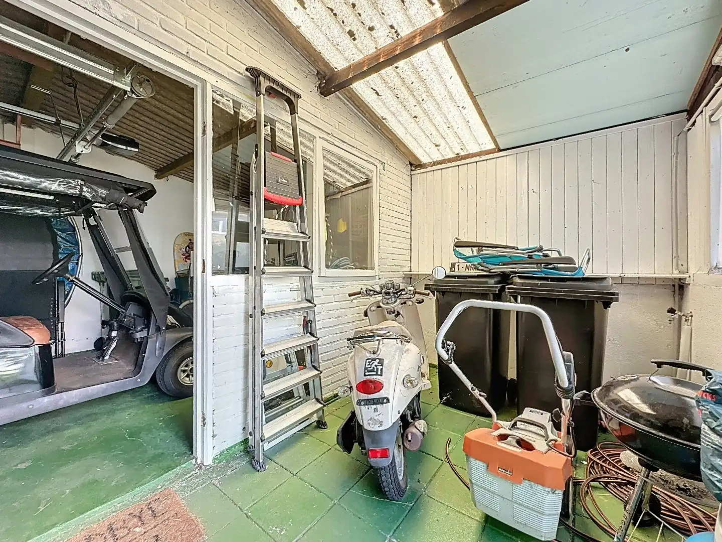 Ruime hoekwoning nabij centrum foto 27