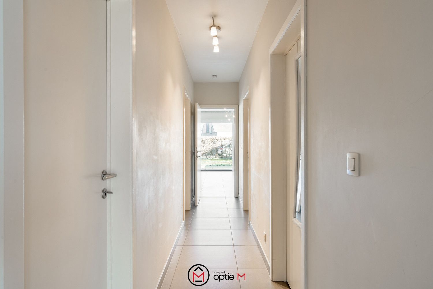 GELIJKVLOERS APPARTEMENT IN BILZEN foto 21