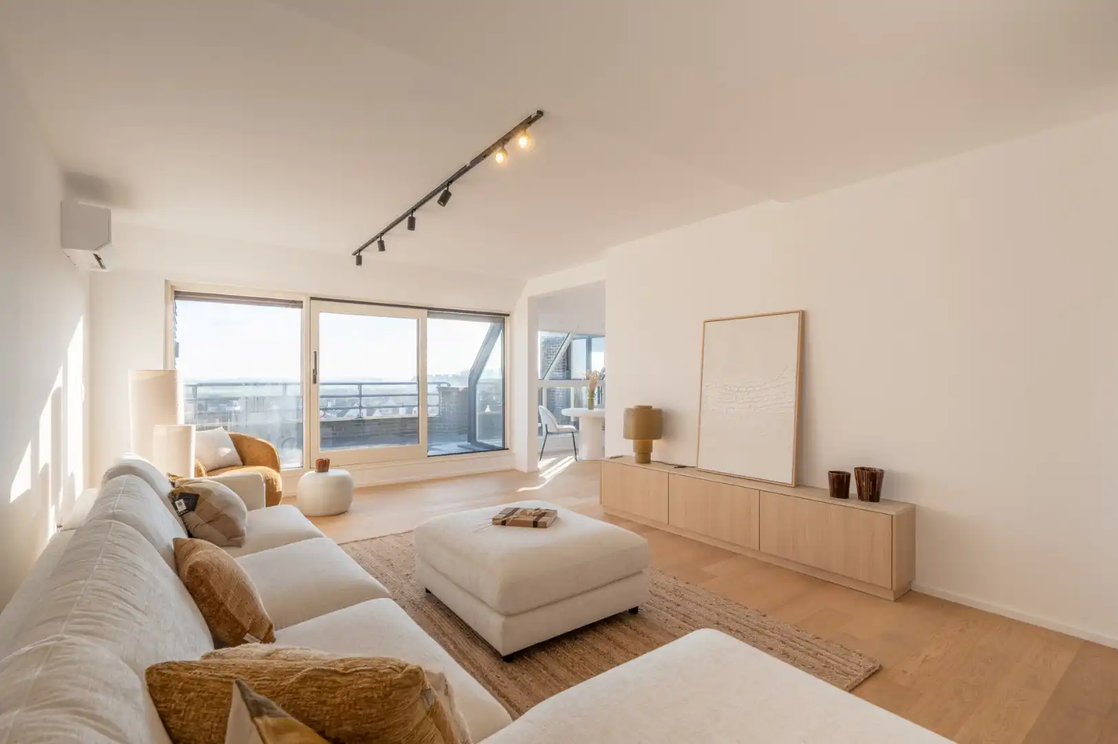 Ruime penthouse van 174 m² met vier slaapkamers en zonneterras foto {{pictureIndex}}