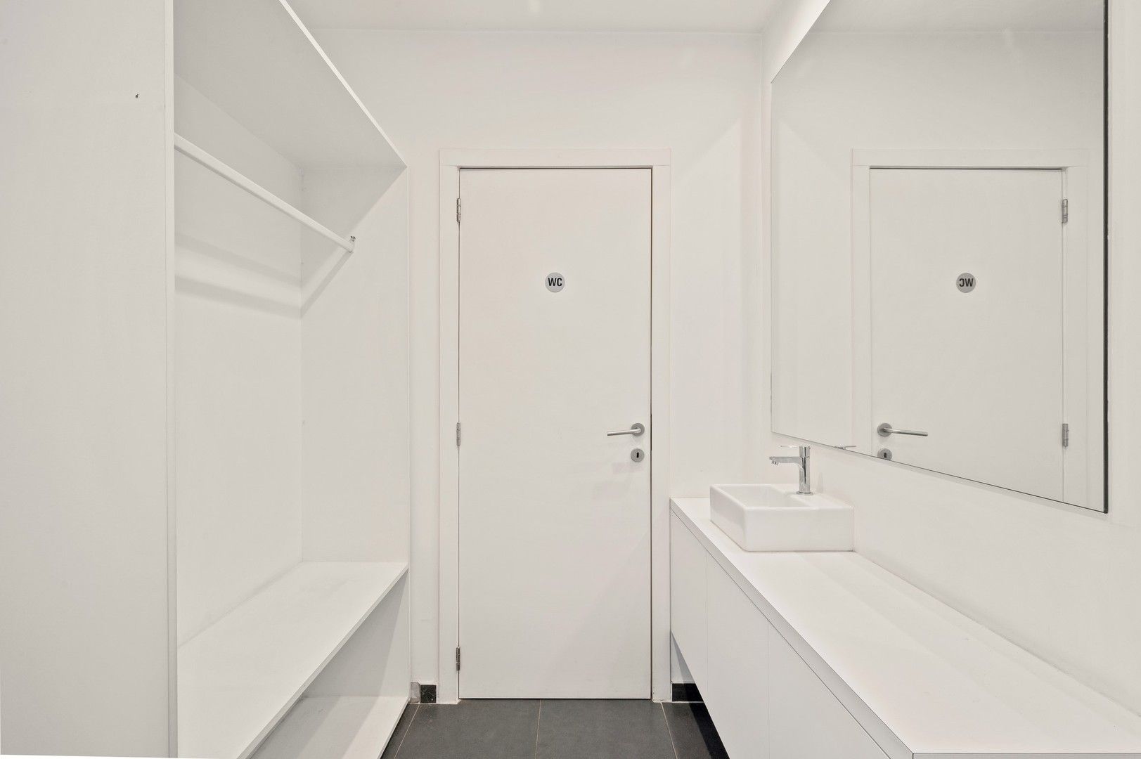 Grote woning met enorme mogelijkheden op een centrale ligging in Harelbeke met handelsruimte, ruime garage en woongedeelte met royaal terras en 3 kamers foto 17
