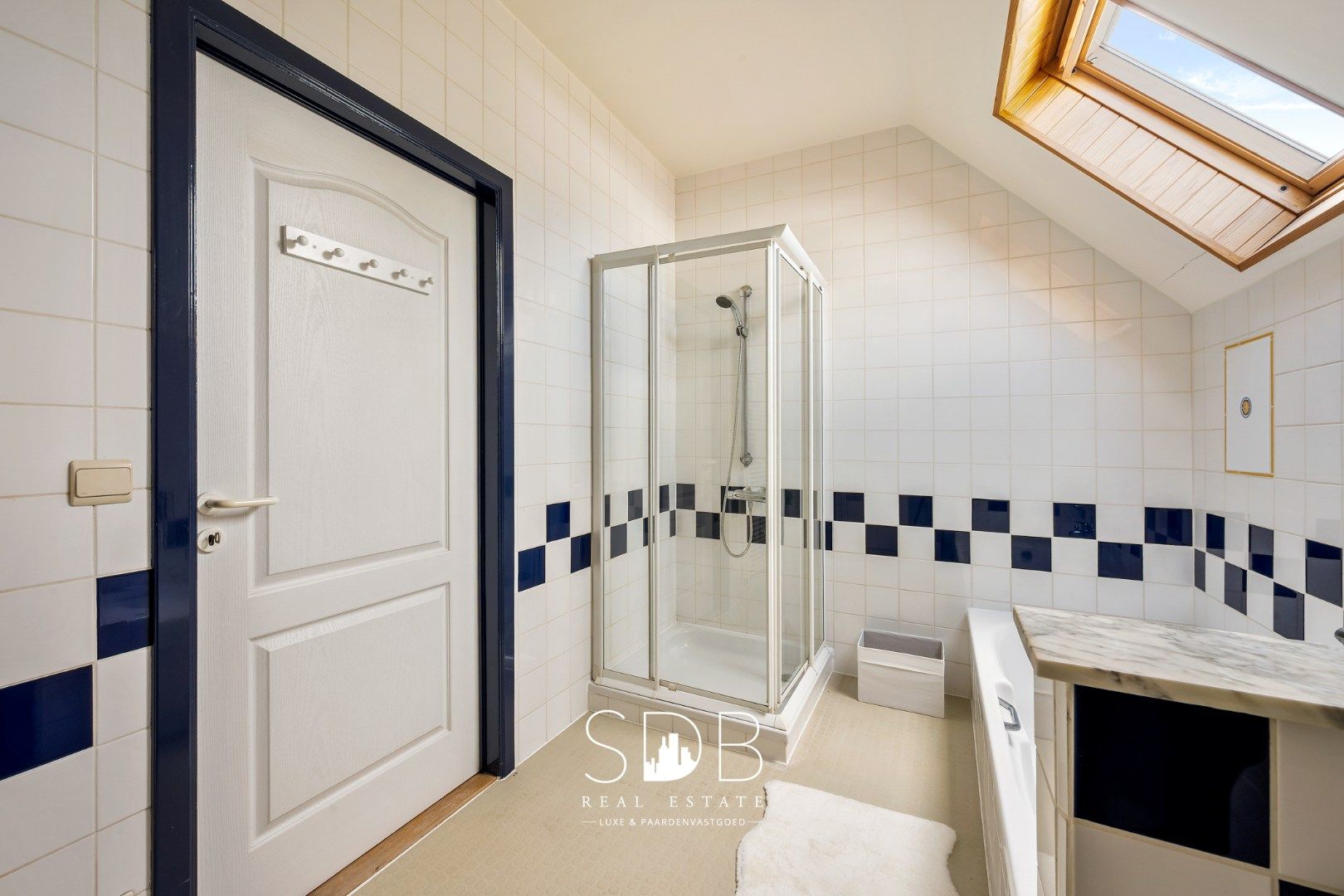 Hedendaagse villa met gezinstuin en graslanden op 7.496m² foto 22